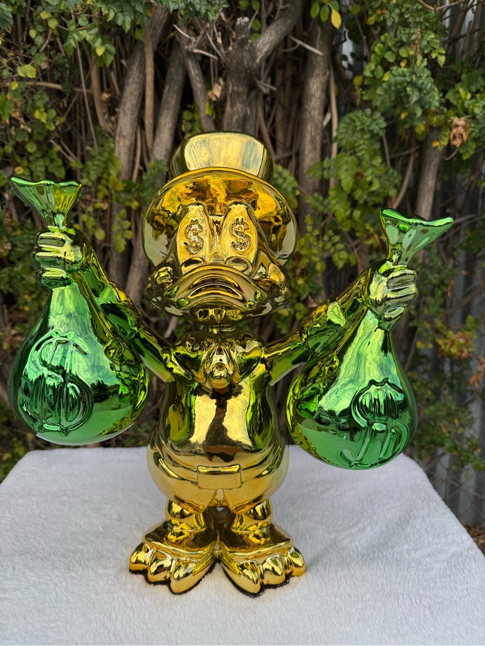 Scrooge McDuck Golden (yellowish) Chrome Figure 40cm 15.8”